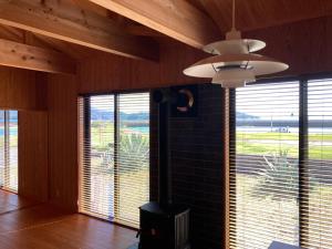 Amakusa Ebisu House -天草 えびすHOUSE , 港の前に建つ自然素材の一軒家-