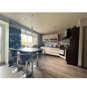 Spacieuse maison avec piscine