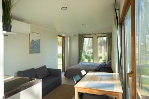 RiverView Cozy Cabins in Jurmala with fishing opportunity