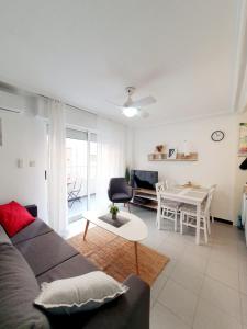 Los Locos 1, 200m Beach