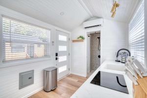 Stay Portland - Teal & Terrazzo Bright Portland Tiny Home