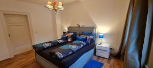 Möblierte Souterrainwohnung mit 2 Schlafzimmern und Garten