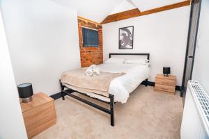 Spacious 2 Bedroom Apartment in Central Newark