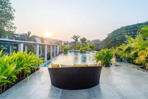 Magnolia by Da Alohas El Arbol at Candolim