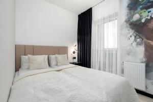 Black and Yellow Apartment in Rzeszów Close to the River with Air Conditioned Living Room by Noclegi Renters