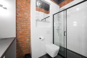 Metro Młociny Deluxe Apartment by BookingHost