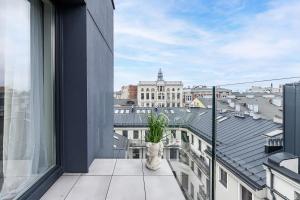 Lumina I Lux 2BR Apartment with Parking I Coffee Maker I 2 Balconies