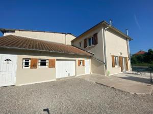 maison entière village paisible