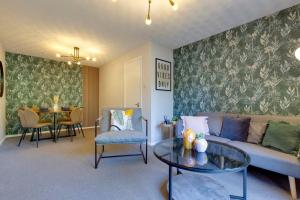 Pass the Keys Ground Floor Apartment with Free Parking