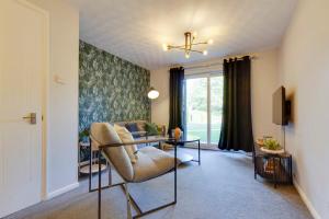 Pass the Keys Ground Floor Apartment with Free Parking