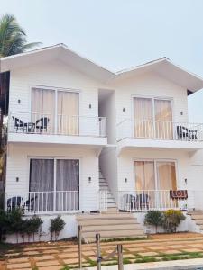 Beach walk resort by tvessa-100m to beach