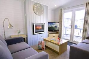 4 Bedroom Superior Lodge with Hot Tub