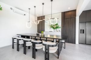 Luxus Oase - the R Villa Luwa mit Butler & Privatkoch