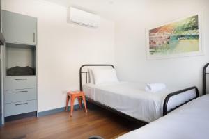 Riverfront Villa 6 Surfers Paradise with Pool