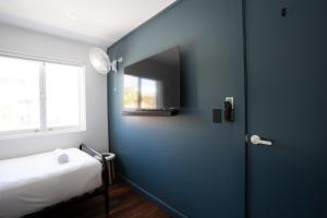 Riverfront Villa 6 Surfers Paradise with Pool