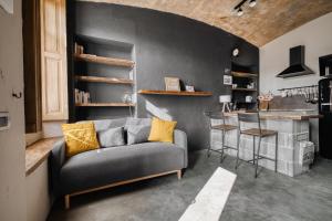 NYC-Style Industrial Apt on Navigli Milan
