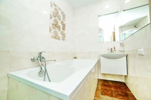 Квартира посуточно двокімнатна у мікрорайоні Садовий Мережа Alex Apartments Документи для відряджень ФОП 3 група