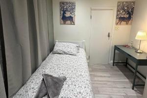 Studio - Sleeps 1 - Acton Park & Stn Close
