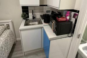 Studio - Sleeps 1 - Acton Park & Stn Close