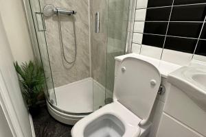 Studio - Sleeps 1 - Acton Park & Stn Close