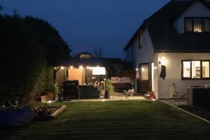 Pet Friendly Home in Chelmsford-Hot Tub-Sleeps 6