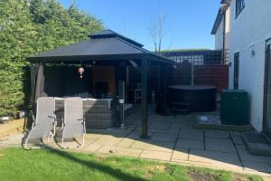 Pet Friendly Home in Chelmsford-Hot Tub-Sleeps 6