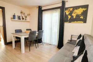 Pet Friendly Home in Chelmsford-Hot Tub-Sleeps 6