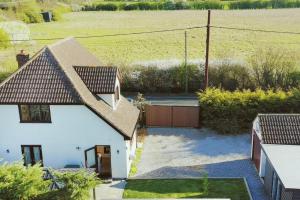 Pet Friendly Home in Chelmsford-Hot Tub-Sleeps 6