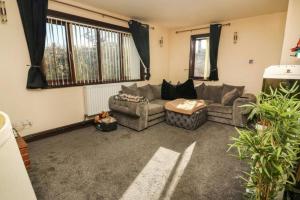 Pet Friendly Home in Chelmsford-Hot Tub-Sleeps 6