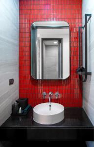 芭提雅Edge极致高端景观房-海景城景巨大顶楼泳池-健身房按摩房乒乓球室花园餐厅