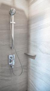 芭提雅Edge极致高端景观房-海景城景巨大顶楼泳池-健身房按摩房乒乓球室花园餐厅