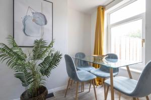 Chill in Gill Comfy House, Perfect for Contractors Free Parking x 1, Pool Table