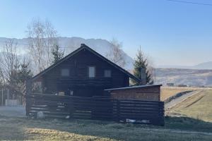 3 Bed Chalet Sleeps 8 -Fireplace & Enclosed Garden