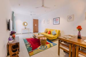 Humble Pineapple by Da Alohas