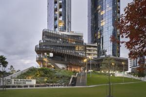 Contemporary City Retreat Near Crown Casino