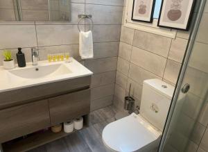 Under the Gaze of the Acropolis 2-Bb Athenian Apt