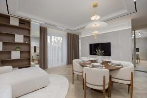 Elegant Apartments Ząbkowska with Parking & AC by Noclegi Renters
