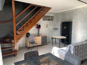 bilocale su due piani vicino centro