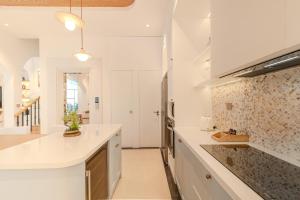 Pool, Jacuzzi and Sauna - Ha Long 6BRS Beach Villa