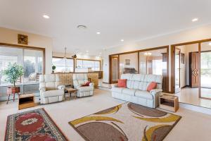 Horizon Views by the BnB Collection