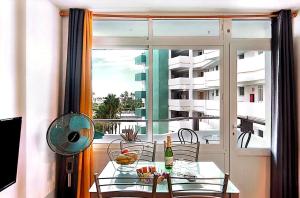 Sunny Seasons by Casas Cocodrilo