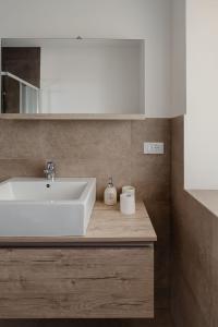 Apartment with terrace - Monte Ponente