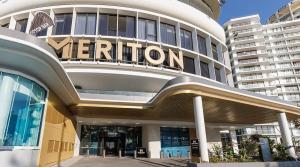 45th-Floor Luxury Suite with Panoramic Ocean Views in Meriton