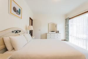 Horizon Views by the BnB Collection