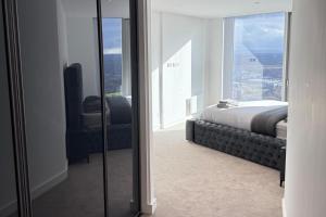 3Bed Apt Sleeps 6 - City Central with Wifi