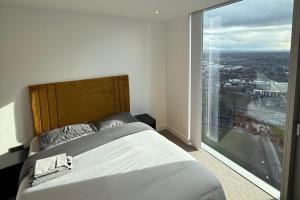 3Bed Apt Sleeps 6 - City Central with Wifi