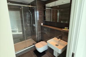 3Bed Apt Sleeps 6 - City Central with Wifi