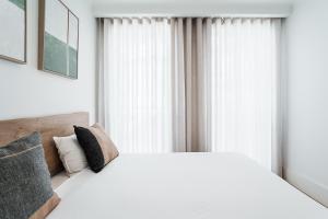 Stylish Retreat in Central Porto Stay with Parking