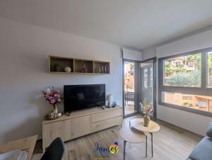 Chic 2 bedroom Apartment with Comunal Pool VM75