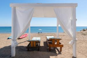 The Cottage South Escape with beach front pool